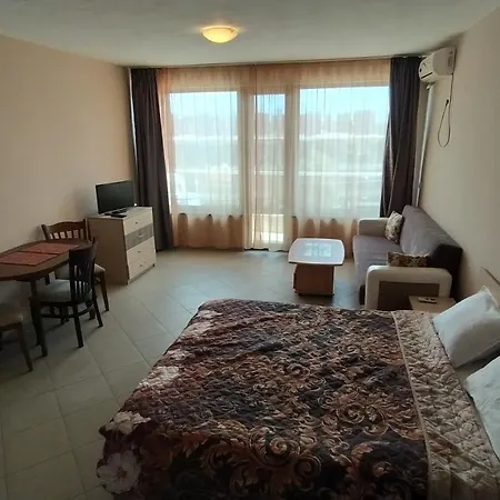 Sunny Sands Daire Burgaz