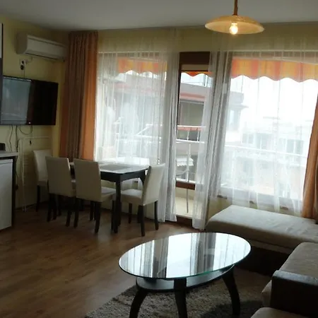 Sunny Sands Apartment *