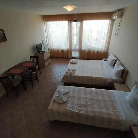 Sunny Sands Apartment *