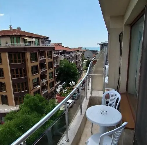 Sunny Sands بورغاس