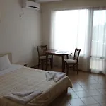 Апартаменты Sunny Sands *