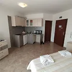Sunny Sands Апартаменты *